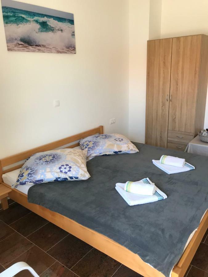 Apartmani Subasic Pag Town Exterior foto