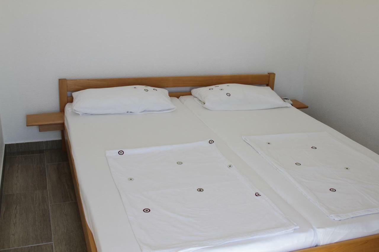 Apartmani Subasic Pag Town Exterior foto