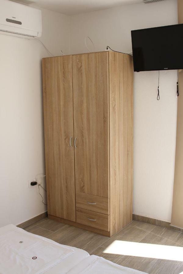 Apartmani Subasic Pag Town Exterior foto